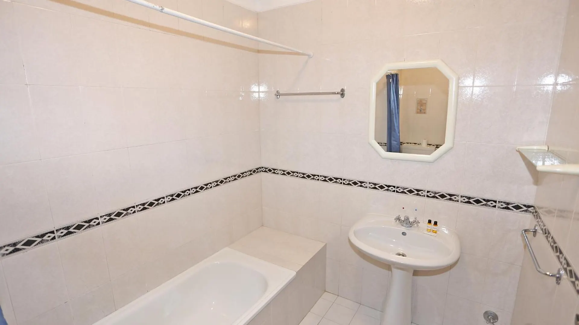 A10 - Silence Ground-Floor And Pool Apartment Lagos 0*,  Portugal